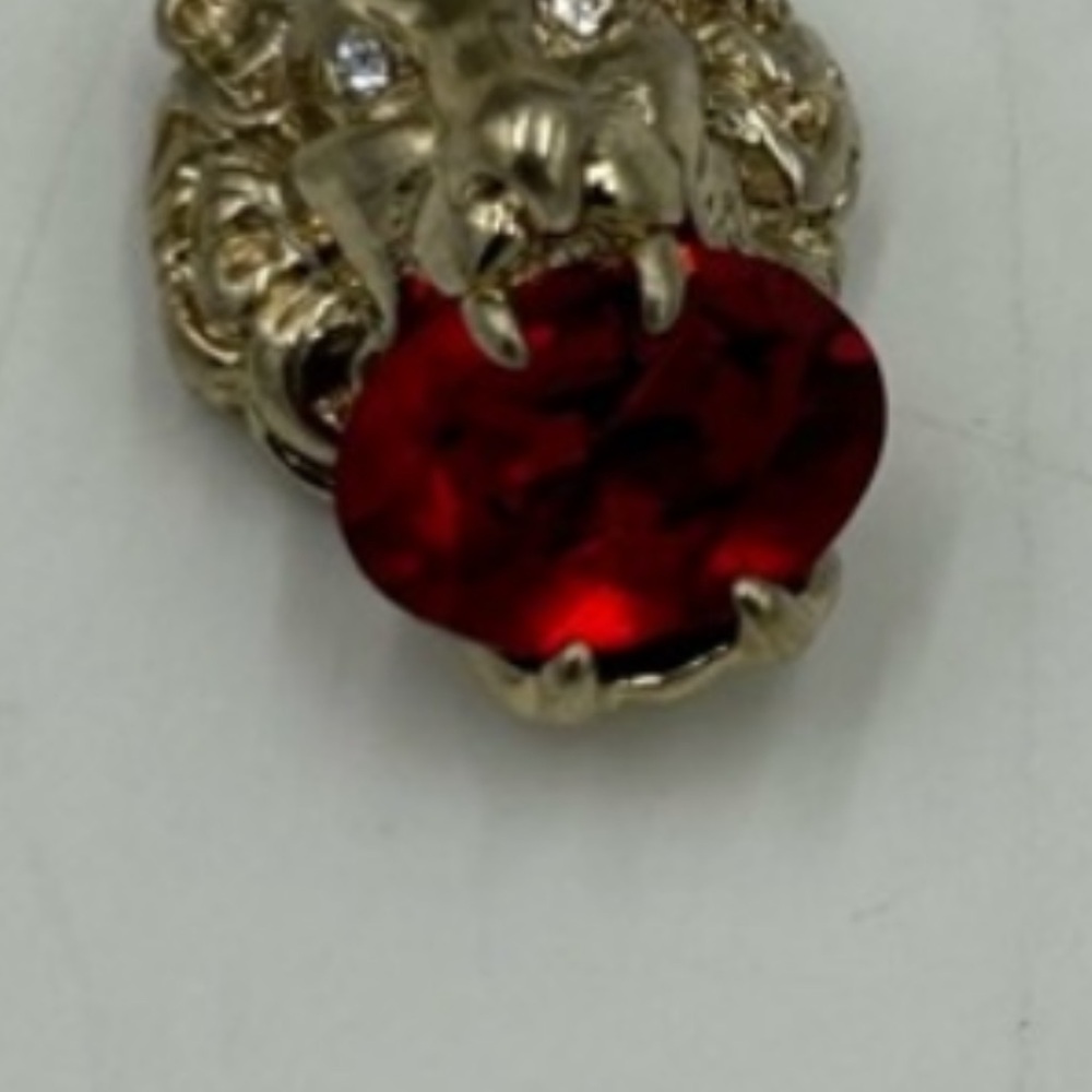 Gucci iconic gold tone lion head crystal necklace . Made in Italy . - Picture 3 of 5